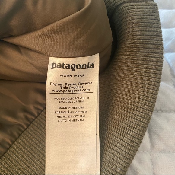 Patagonia green teddy vest Size Small - Picture 6 of 9